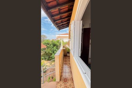 Casa à venda com 240m², 3 quartos e 4 vagasCorredor