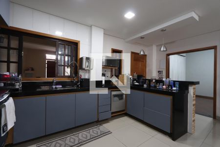 Casa à venda com 350m², 5 quartos e 3 vagasCozinha