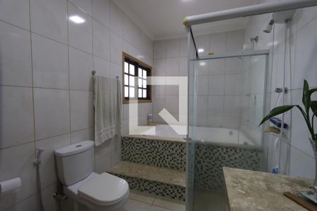 Casa à venda com 350m², 5 quartos e 3 vagasBanheiro da Suíte