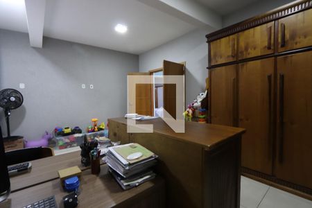 Casa à venda com 350m², 5 quartos e 3 vagasQuarto 4 (escritório)