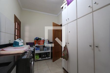 Casa à venda com 350m², 5 quartos e 3 vagasLavanderia