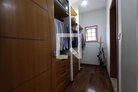 Casa à venda com 350m², 5 quartos e 3 vagasCloset