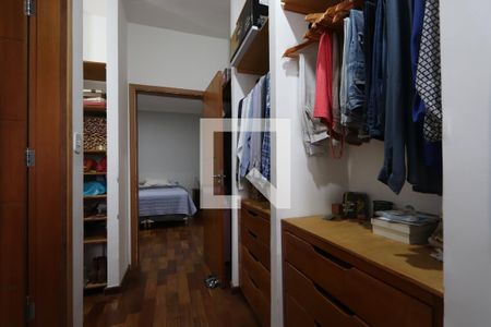 Casa à venda com 350m², 5 quartos e 3 vagasCloset