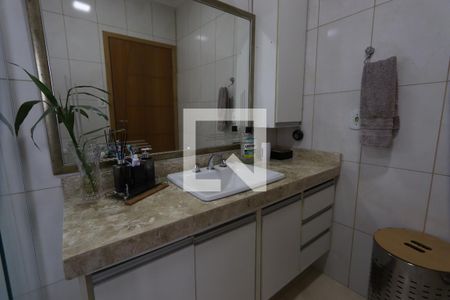 Casa à venda com 350m², 5 quartos e 3 vagasBanheiro da Suíte