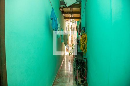 Casa à venda com 148m², 3 quartos e 2 vagas Casa à venda com 148m², 3 quartos e 2 vagasCorredor lateral