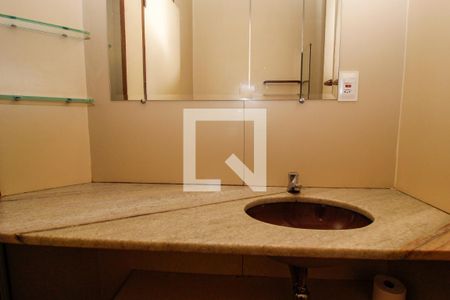 Banheiro de apartamento para alugar com 1 quarto, 65m² em Savassi, Belo Horizonte