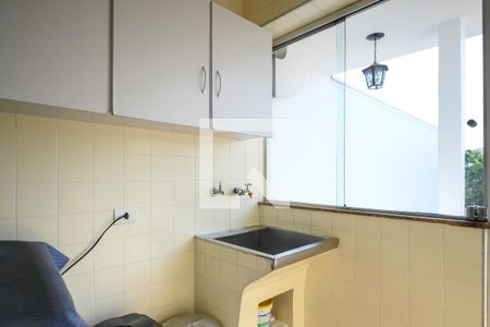 Casa à venda com 349m², 3 quartos e 7 vagas Casa à venda com 349m², 3 quartos e 7 vagasÁrea de Serviço