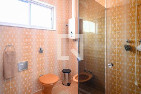 Casa à venda com 349m², 3 quartos e 7 vagas Casa à venda com 349m², 3 quartos e 7 vagasBanheiro Social