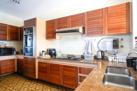 Casa à venda com 349m², 3 quartos e 7 vagas Casa à venda com 349m², 3 quartos e 7 vagasCozinha