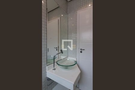 Casa à venda com 250m², 3 quartos e 10 vagasBanheiro da Suíte 2