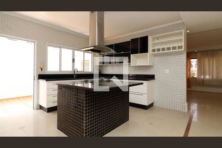 Casa à venda com 250m², 3 quartos e 10 vagasCozinha