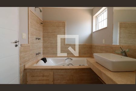 Casa à venda com 250m², 3 quartos e 10 vagasBanheiro da Suíte 3