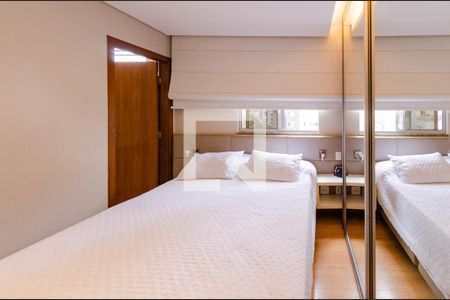 Apartamento à venda com 160m², 3 quartos e 2 vagas Apartamento à venda com 160m², 3 quartos e 2 vagasSuíte