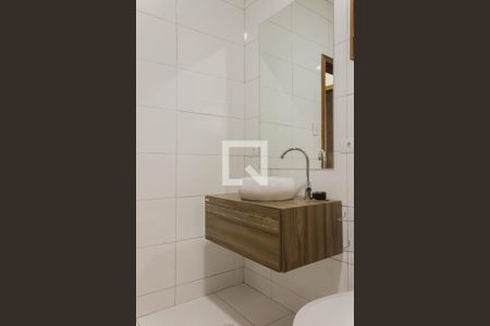 Casa à venda com 257m², 4 quartos e 3 vagas Casa à venda com 257m², 4 quartos e 3 vagasBanheiro