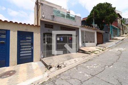 Casa à venda com 143m², 2 quartos e 1 vagaFachada com a plaquinha