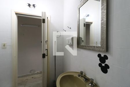 Casa à venda com 143m², 2 quartos e 1 vagaBanheiro