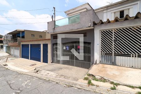 Casa à venda com 143m², 2 quartos e 1 vagaFachada com a plaquinha