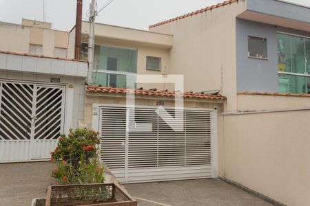 Casa à venda com 140m², 3 quartos e 2 vagas Casa à venda com 140m², 3 quartos e 2 vagasFachada