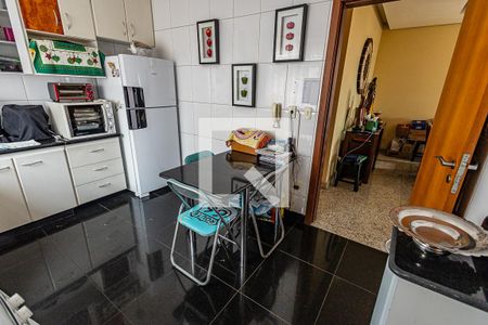 Apartamento à venda com 158m², 4 quartos e 4 vagasCozinha