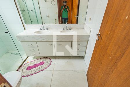 Apartamento à venda com 158m², 4 quartos e 4 vagasBanheiro Suite