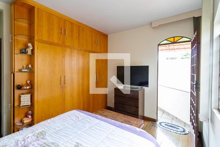 Casa à venda com 235m², 3 quartos e 4 vagasSuíte