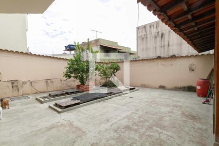 Casa à venda com 235m², 3 quartos e 4 vagasQuintal