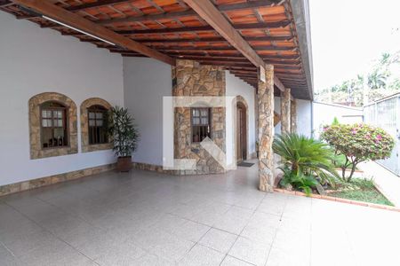 Casa à venda com 235m², 3 quartos e 4 vagasFachada