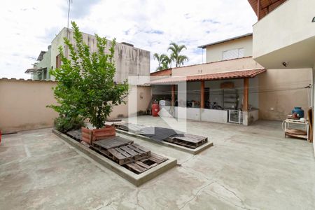 Casa à venda com 235m², 3 quartos e 4 vagasQuintal