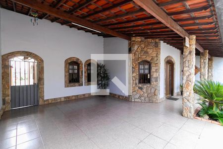 Casa à venda com 235m², 3 quartos e 4 vagasFachada