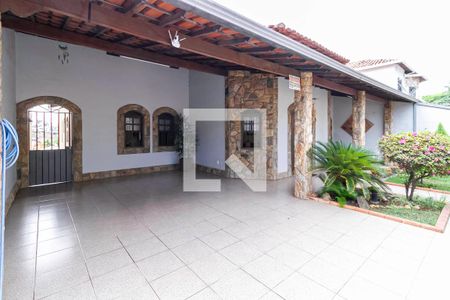 Casa à venda com 235m², 3 quartos e 4 vagasEntrada