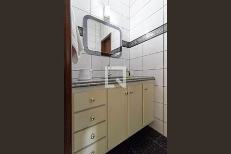 Casa à venda com 235m², 3 quartos e 4 vagasBanheiro social/Lavabo