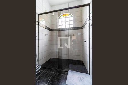 Casa à venda com 235m², 3 quartos e 4 vagasBanheiro social