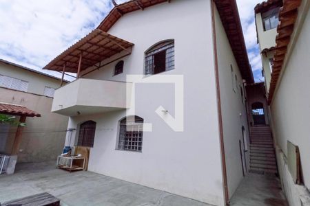Casa à venda com 235m², 3 quartos e 4 vagasFachada