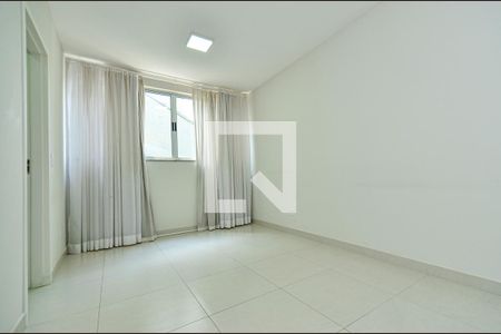 Sala de estar de apartamento para alugar com 2 quartos, 80m² em Serra, Belo Horizonte