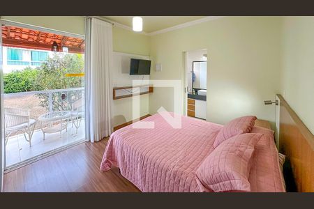 Casa à venda com 2700m², 5 quartos e 4 vagas Casa à venda com 2700m², 5 quartos e 4 vagasQuarto 4