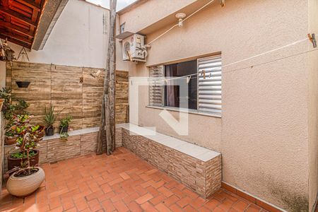 Casa à venda com 125m², 2 quartos e 2 vagas Casa à venda com 125m², 2 quartos e 2 vagasquintal com churrasqueira