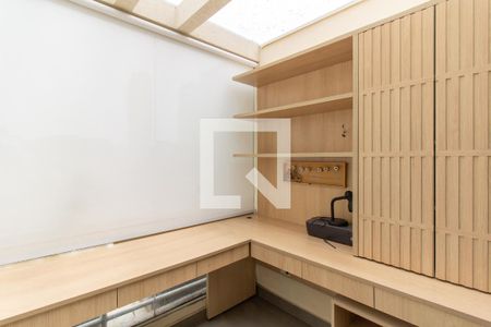 Casa de condomínio à venda com 250m², 3 quartos e 2 vagas Casa de condomínio à venda com 250m², 3 quartos e 2 vagasEscritório