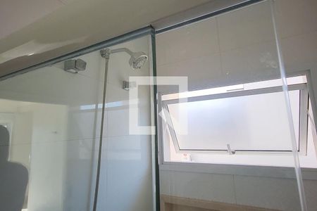 Casa de condomínio para alugar com 285m², 3 quartos e 4 vagas Casa de condomínio para alugar com 285m², 3 quartos e 4 vagasBanheiro da Suite 3
