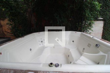 Casa à venda com 490m², 3 quartos e 2 vagasBanheira