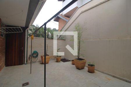 Casa à venda com 490m², 3 quartos e 2 vagasFundos da casa