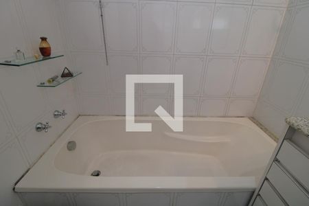 Casa à venda com 490m², 3 quartos e 2 vagasBanheiro da suíte 1