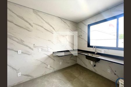 Casa de condomínio à venda com 215m², 3 quartos e 2 vagas Casa de condomínio à venda com 215m², 3 quartos e 2 vagasCozinha