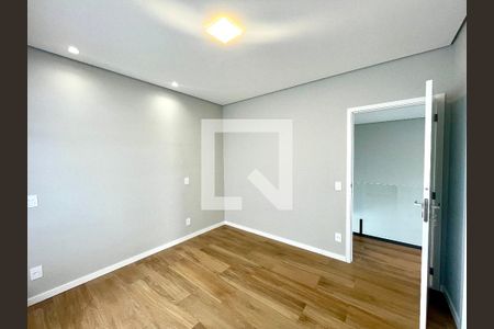 Casa de condomínio à venda com 215m², 3 quartos e 2 vagas Casa de condomínio à venda com 215m², 3 quartos e 2 vagasSuíte 2