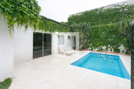 Casa à venda com 180m², 2 quartos e 2 vagasPiscina