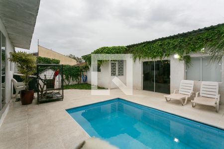 Casa à venda com 180m², 2 quartos e 2 vagasPiscina