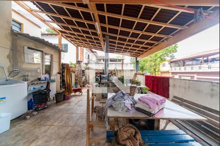 Casa à venda com 40m², 5 quartos e sem vaga Casa à venda com 40m², 5 quartos e sem vagaVaranda