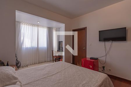 Apartamento à venda com 243m², 4 quartos e 2 vagas Apartamento à venda com 243m², 4 quartos e 2 vagasSuíte