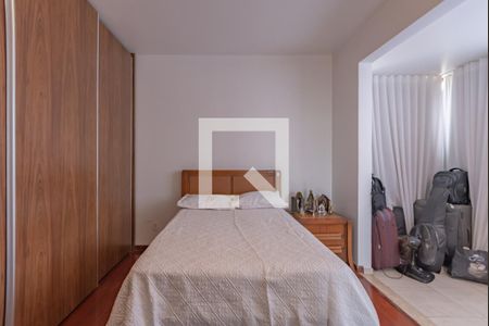 Apartamento à venda com 243m², 4 quartos e 2 vagas Apartamento à venda com 243m², 4 quartos e 2 vagasSuíte