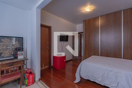 Apartamento à venda com 243m², 4 quartos e 2 vagas Apartamento à venda com 243m², 4 quartos e 2 vagasSuíte