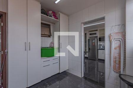 Apartamento à venda com 243m², 4 quartos e 2 vagas Apartamento à venda com 243m², 4 quartos e 2 vagasLavanderia